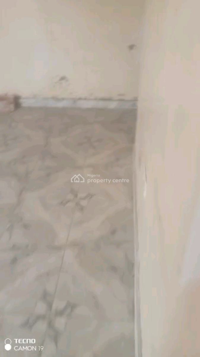 Standard 2 Bedroom Flat with 3 Toilets N Bath, Ayoade Street, Shomolu, Lagos, Flat / Apartment for Rent