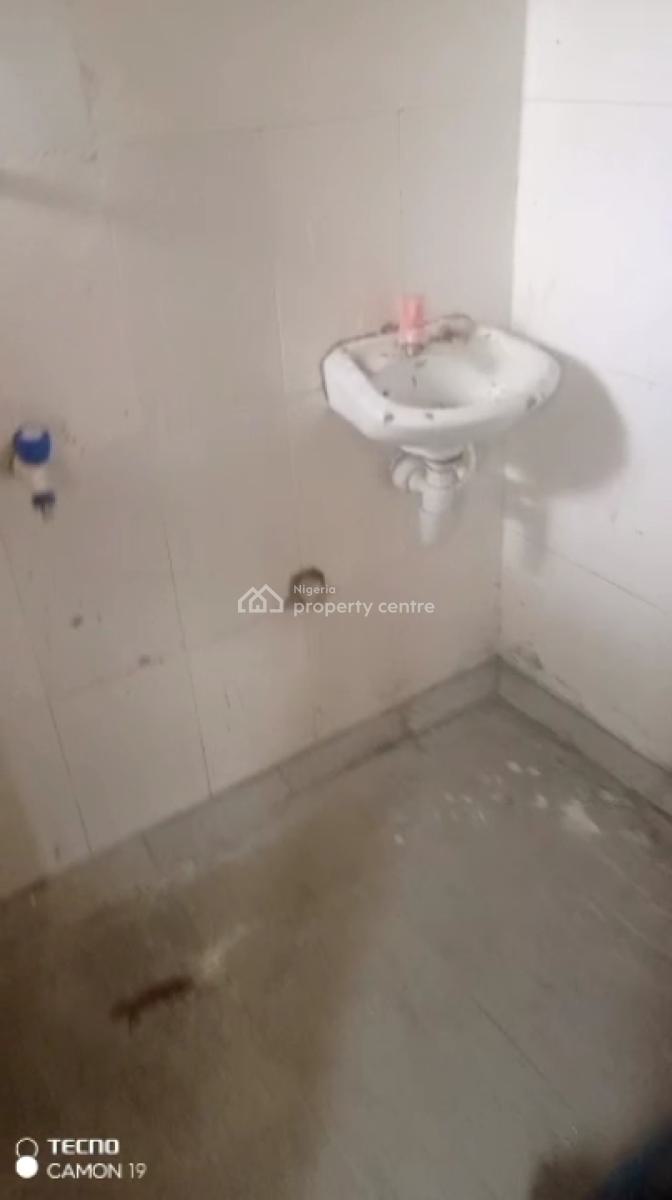 Standard 2 Bedroom Flat with 3 Toilets N Bath, Ayoade Street, Shomolu, Lagos, Flat / Apartment for Rent
