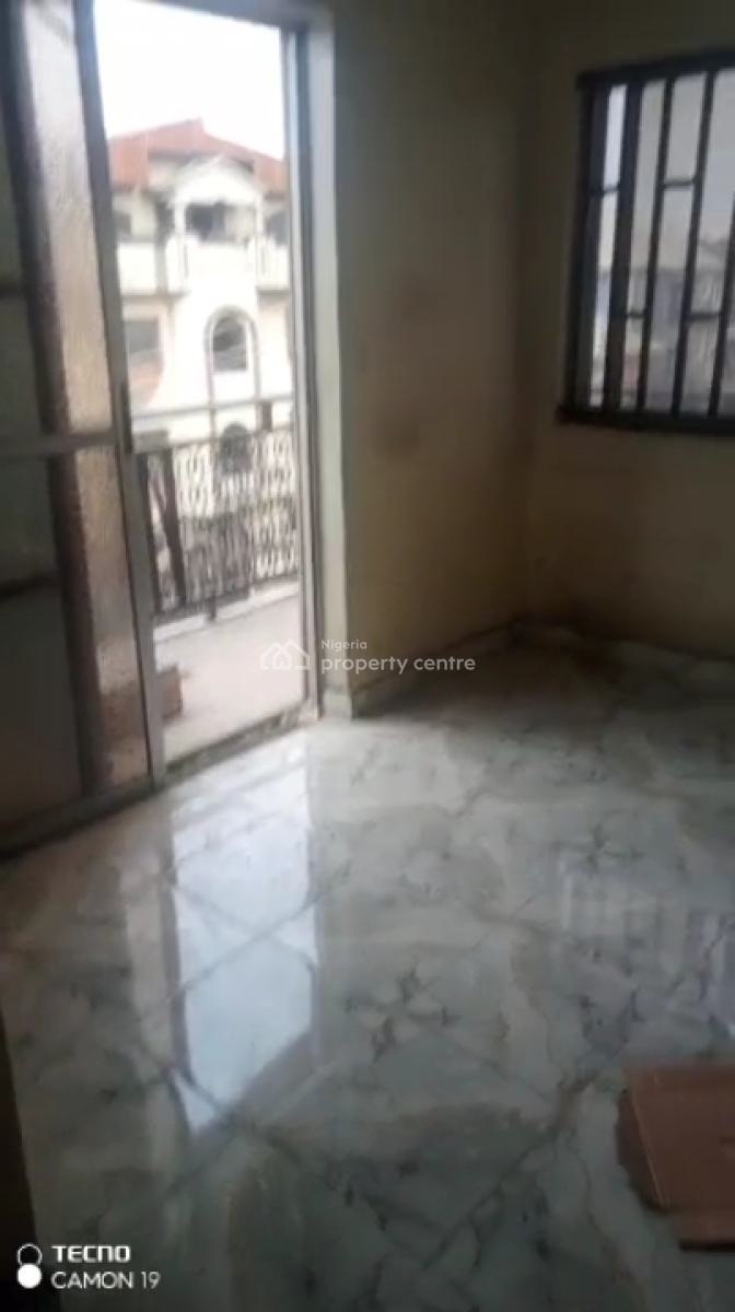 Standard 2 Bedroom Flat with 3 Toilets N Bath, Ayoade Street, Shomolu, Lagos, Flat / Apartment for Rent