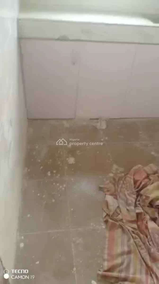 Standard 2 Bedroom Flat with 3 Toilets N Bath, Ayoade Street, Shomolu, Lagos, Flat / Apartment for Rent