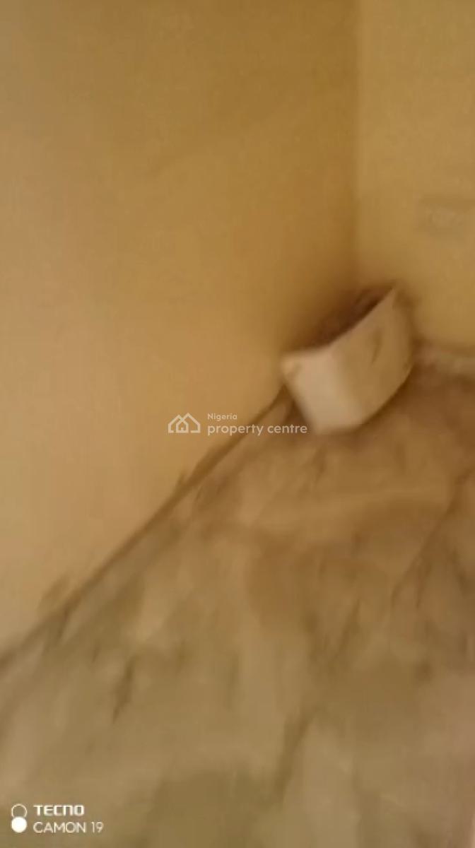 Standard 2 Bedroom Flat with 3 Toilets, Ayoade Street, Shomolu, Lagos, Flat / Apartment for Rent