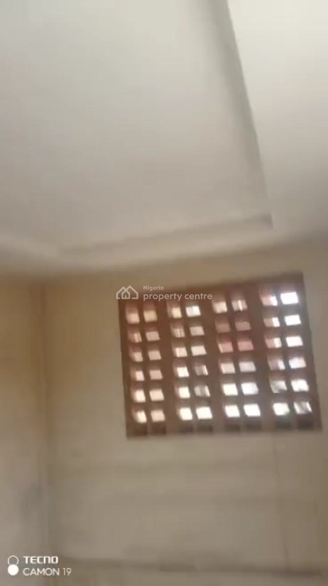 Standard 2 Bedroom Flat with 3 Toilets, Ayoade Street, Shomolu, Lagos, Flat / Apartment for Rent