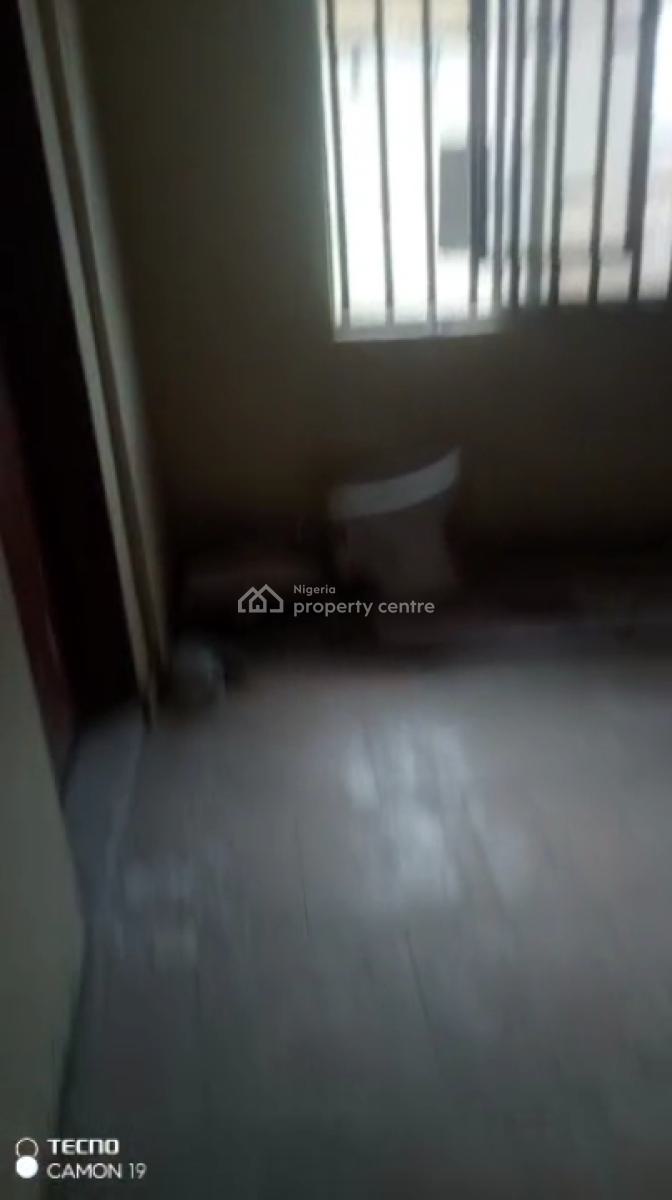 Standard 2 Bedroom Flat with 3 Toilets, Ayoade Street, Shomolu, Lagos, Flat / Apartment for Rent