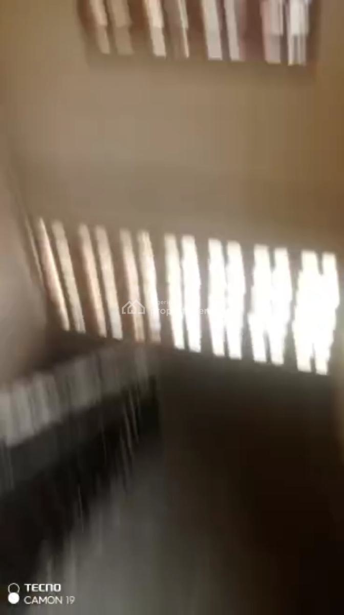 Standard 2 Bedroom Flat with 3 Toilets, Ayoade Street, Shomolu, Lagos, Flat / Apartment for Rent