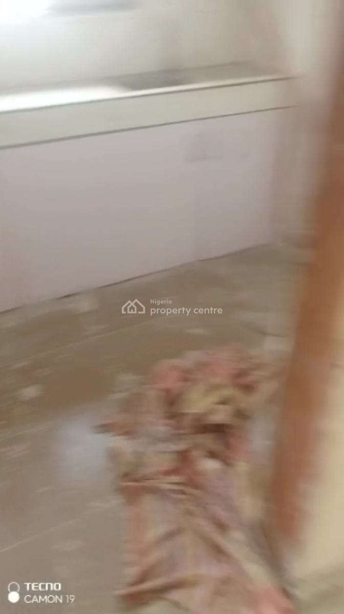 Standard 2 Bedroom Flat with 3 Toilets, Ayoade Street, Shomolu, Lagos, Flat / Apartment for Rent