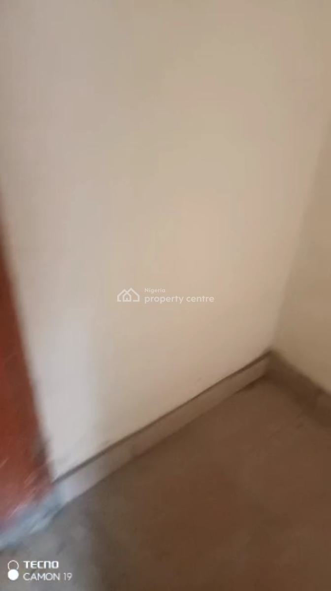 Standard 2 Bedroom Flat with 3 Toilets, Ayoade Street, Shomolu, Lagos, Flat / Apartment for Rent