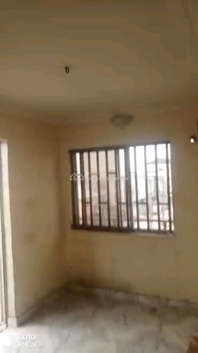 Standard 2 Bedroom Flat with 3 Toilets, Ayoade Street, Shomolu, Lagos, Flat / Apartment for Rent