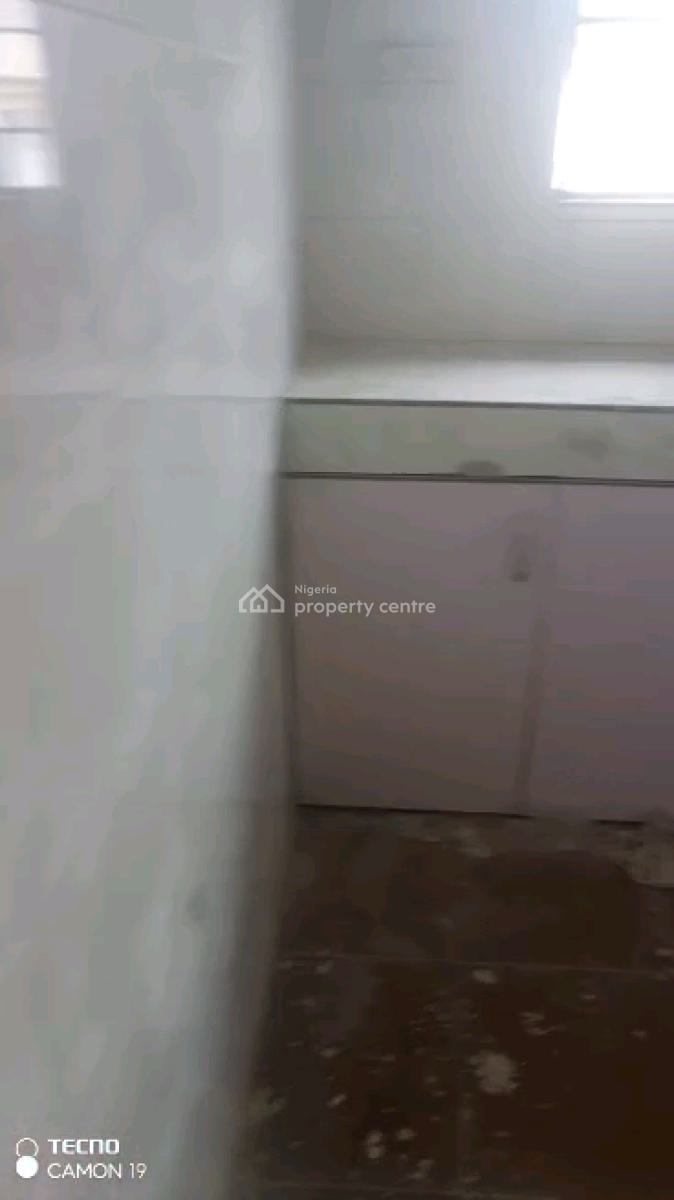 Standard 2 Bedroom Flat with 3 Toilets, Ayoade Street, Shomolu, Lagos, Flat / Apartment for Rent