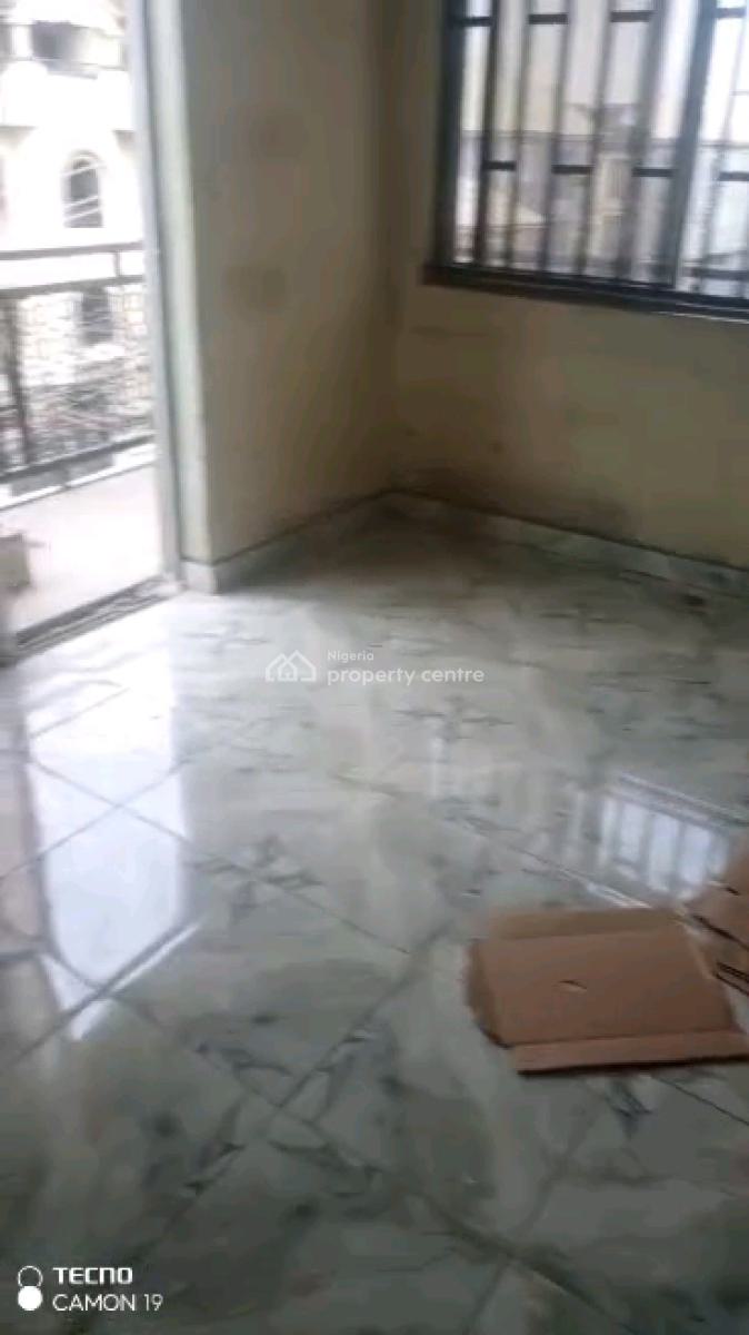 Standard 2 Bedroom Flat with 3 Toilets, Ayoade Street, Shomolu, Lagos, Flat / Apartment for Rent