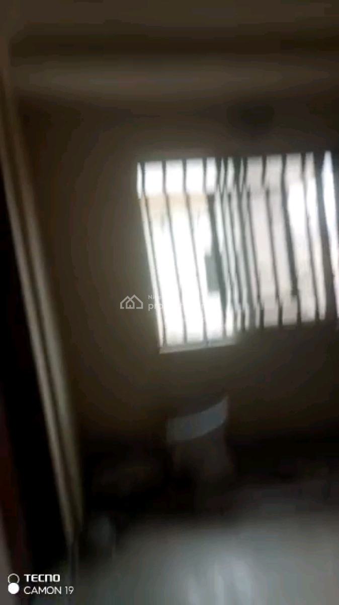 Standard 2 Bedroom Flat with 3 Toilets, Ayoade Street, Shomolu, Lagos, Flat / Apartment for Rent