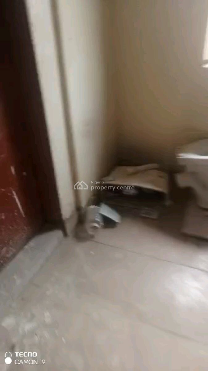 Standard 2 Bedroom Flat with 3 Toilets, Ayoade Street, Shomolu, Lagos, Flat / Apartment for Rent