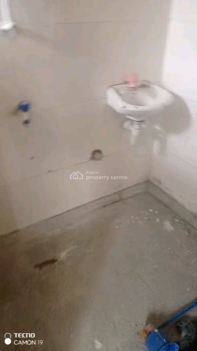 Standard 2 Bedroom Flat with 3 Toilets, Ayoade Street, Shomolu, Lagos, Flat / Apartment for Rent