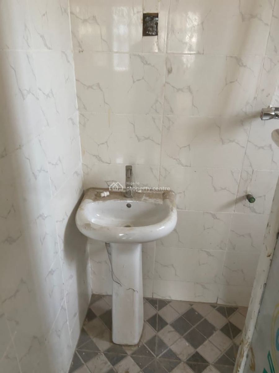 3 Bedroom Flat, Unilag Estate, Gra Phase 1, Magodo, Lagos, Flat / Apartment for Rent