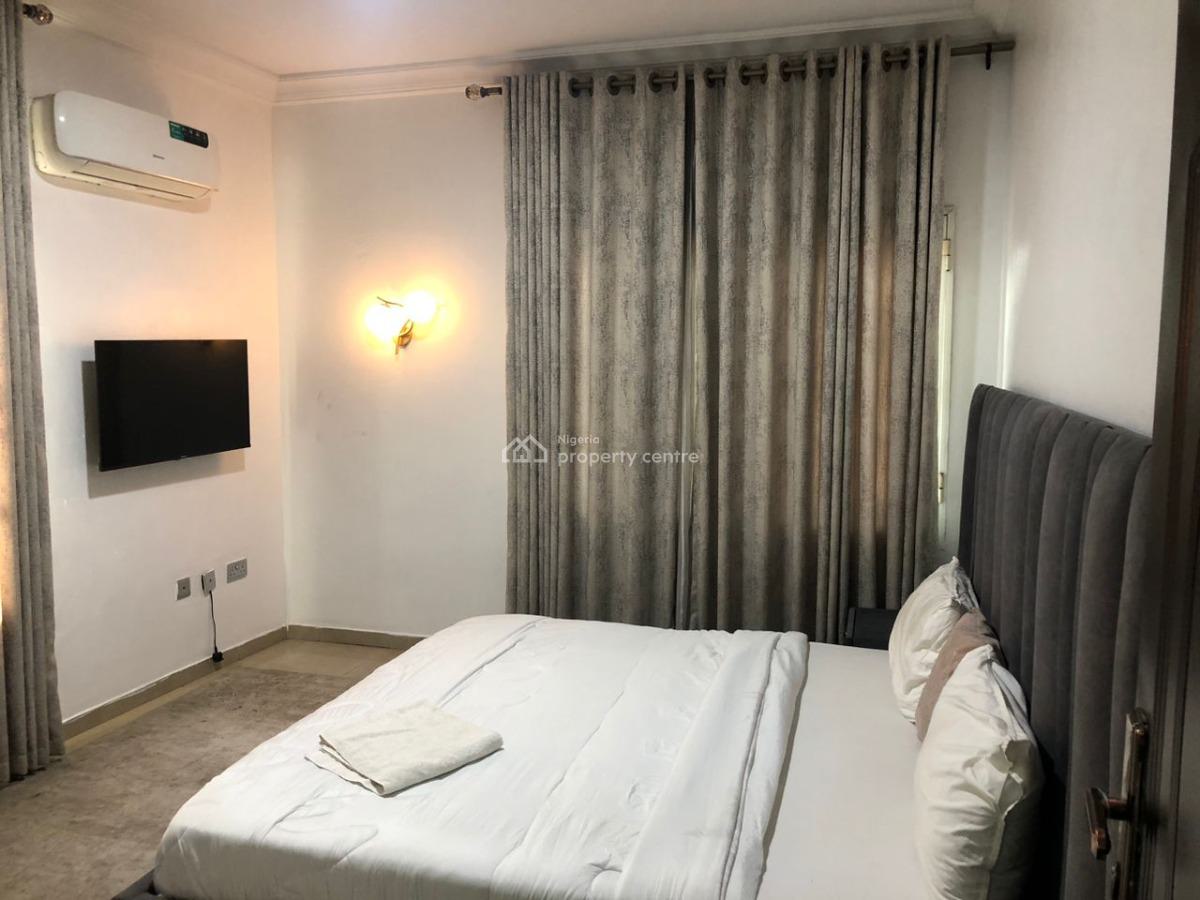 Service 3 Bedroom Apartment, Lekki Phase 1, Lekki, Lagos, Flat / Apartment for Rent