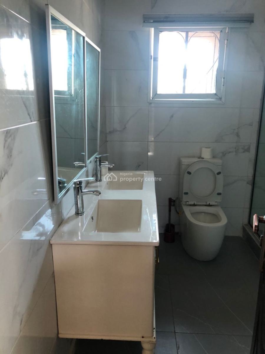 Service 3 Bedroom Apartment, Lekki Phase 1, Lekki, Lagos, Flat / Apartment for Rent