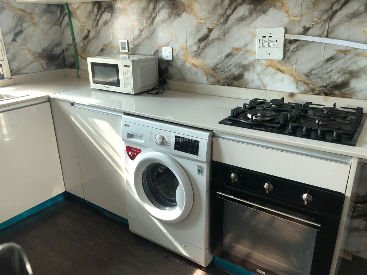 Service 3 Bedroom Apartment, Lekki Phase 1, Lekki, Lagos, Flat / Apartment for Rent