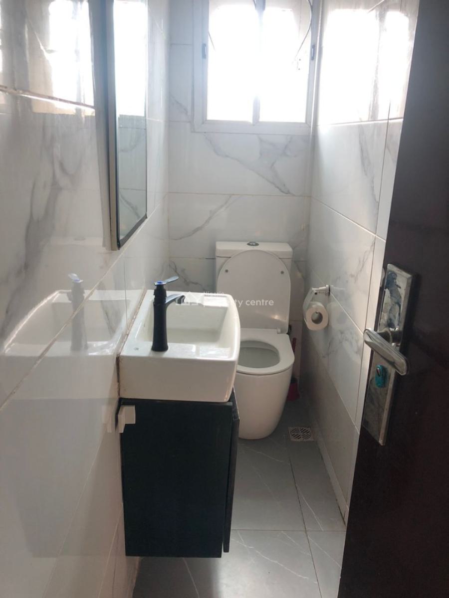 Service 3 Bedroom Apartment, Lekki Phase 1, Lekki, Lagos, Flat / Apartment for Rent