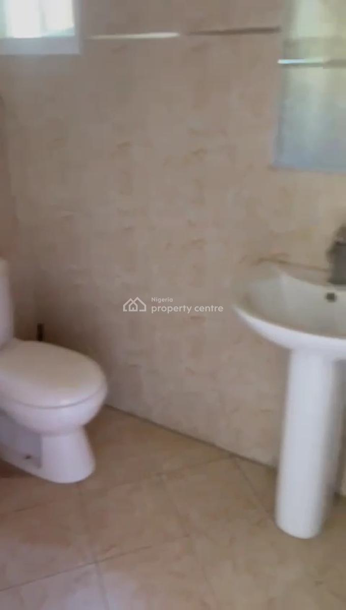 Very Clean 3 Bedroom Flat, Gaduwa, Abuja, Flat / Apartment for Rent