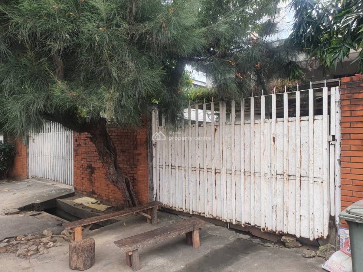 5bedroom Detached House on 600sqm, Alaka, Surulere, Lagos, Detached Duplex for Sale