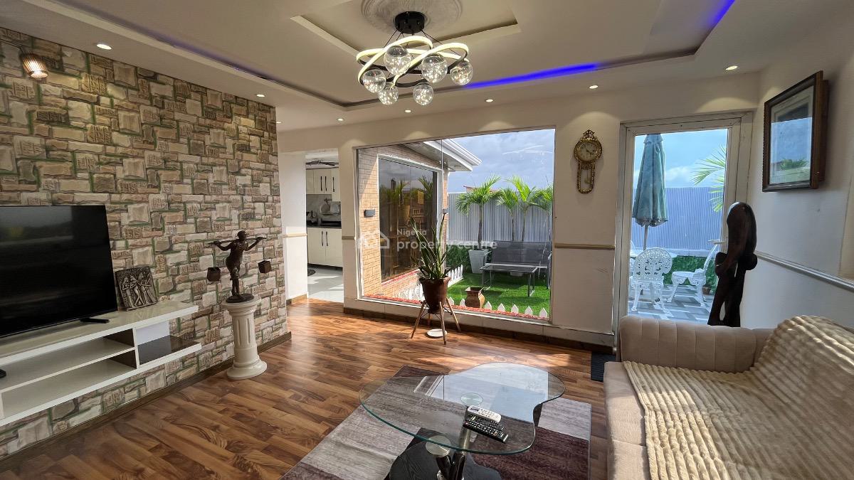 1 Bedroom Luxury Apartment, 8c Olukole Close, Off Ajao Road, Surulere, Lagos, Flat / Apartment Short Let