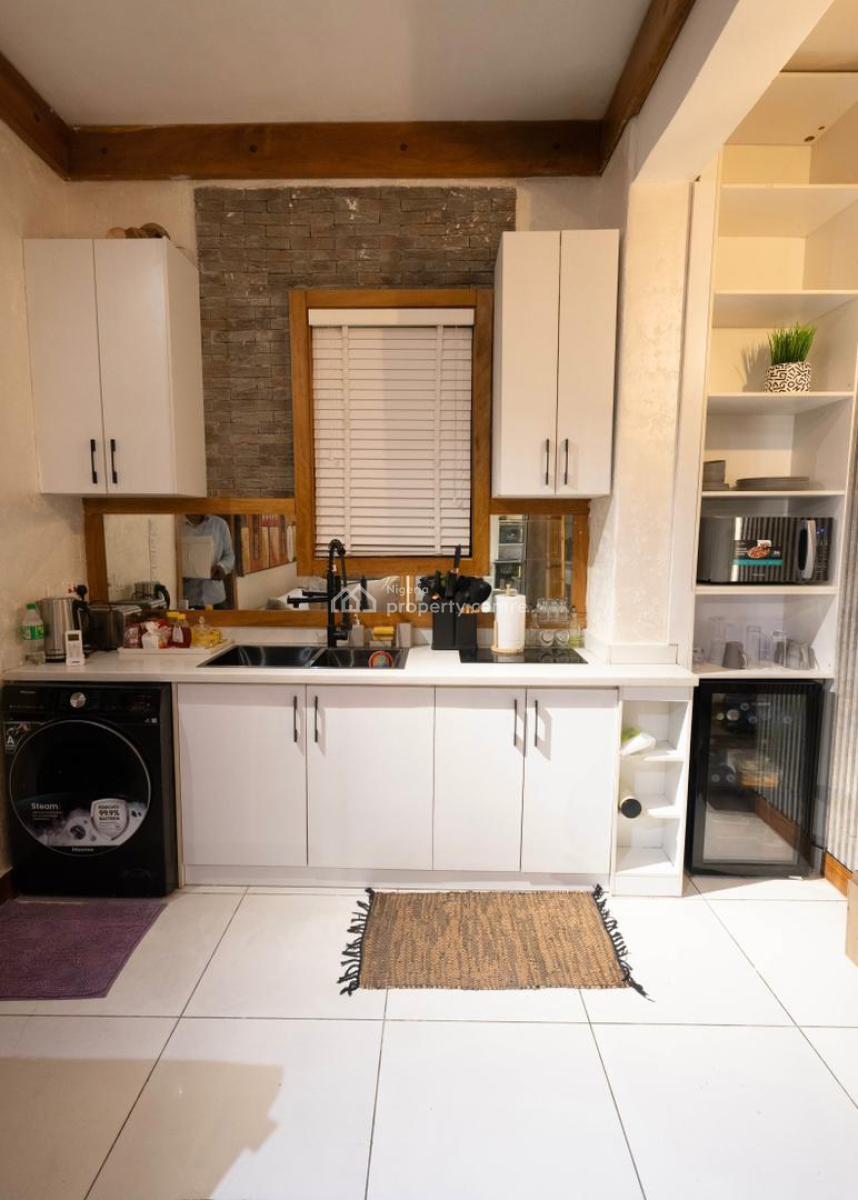 Luxury 2 Bedroom Garden Apartment with Swing, Lekki Phase 1, Lekki, Lagos, Flat / Apartment Short Let