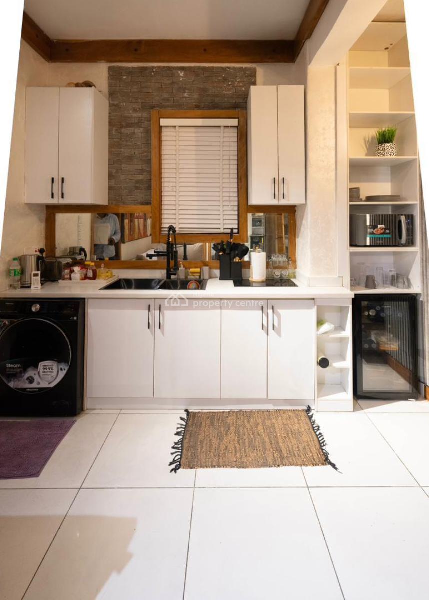 Luxury 2 Bedroom Garden Apartment with Swing, Lekki Phase 1, Lekki, Lagos, Flat / Apartment Short Let