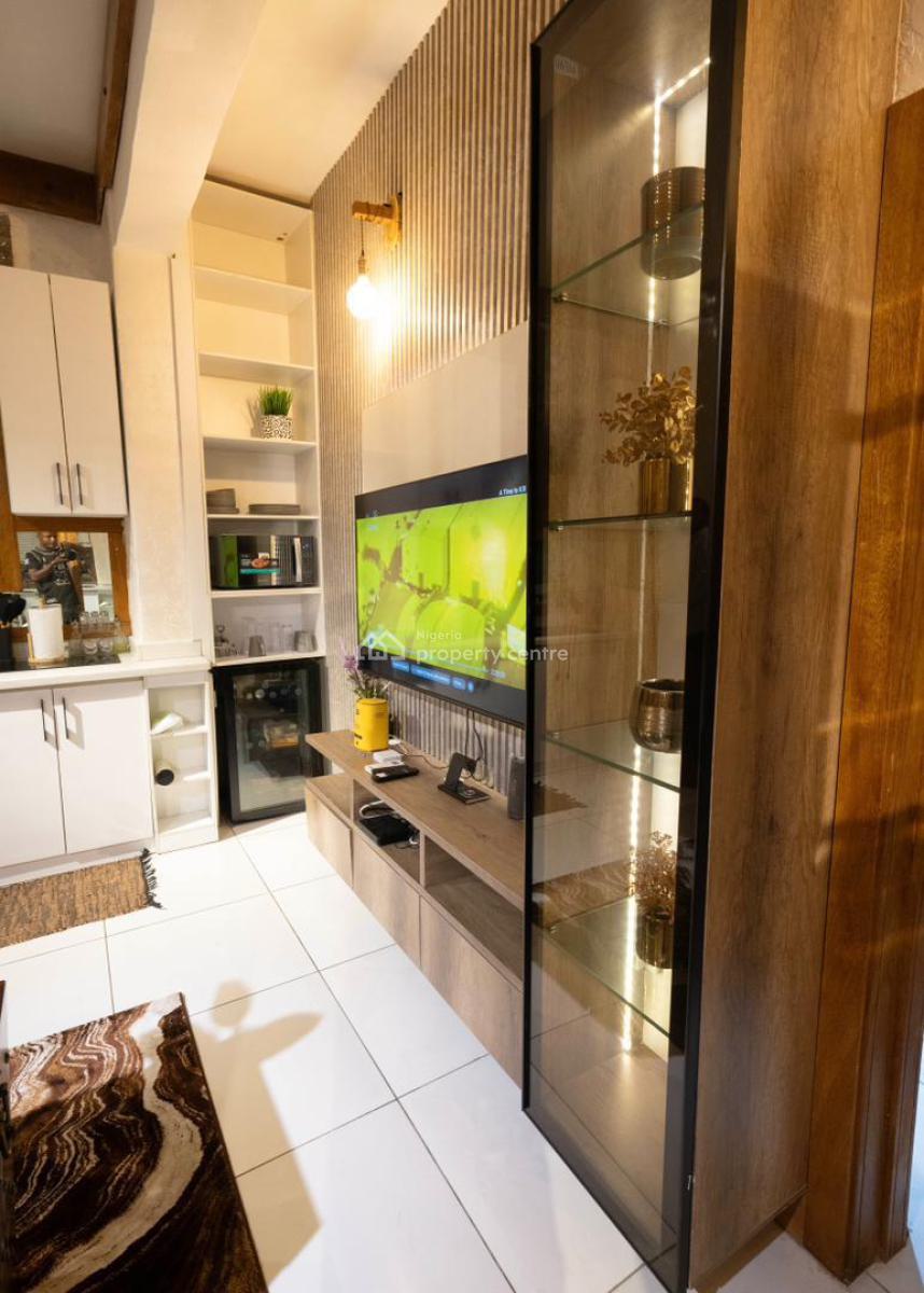 Luxury 2 Bedroom Garden Apartment with Swing, Lekki Phase 1, Lekki, Lagos, Flat / Apartment Short Let