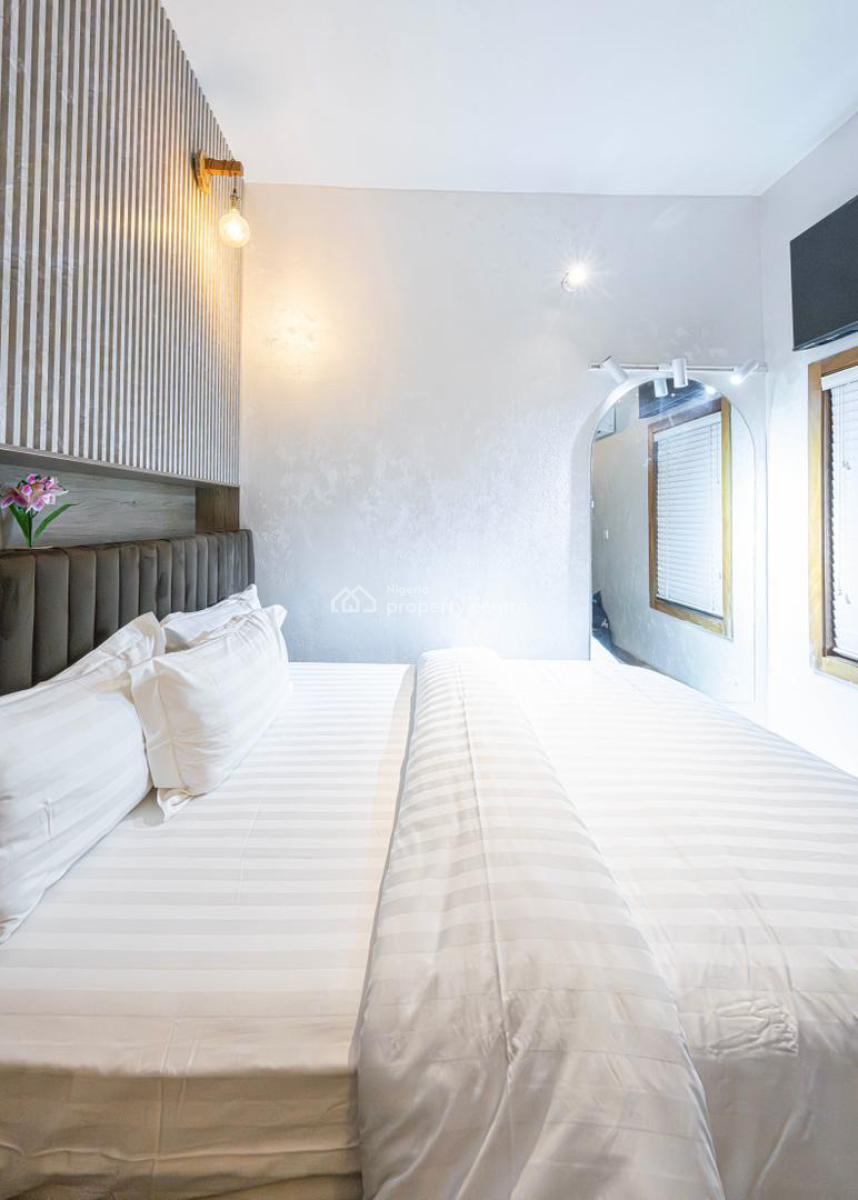 Luxury 2 Bedroom Garden Apartment with Swing, Lekki Phase 1, Lekki, Lagos, Flat / Apartment Short Let