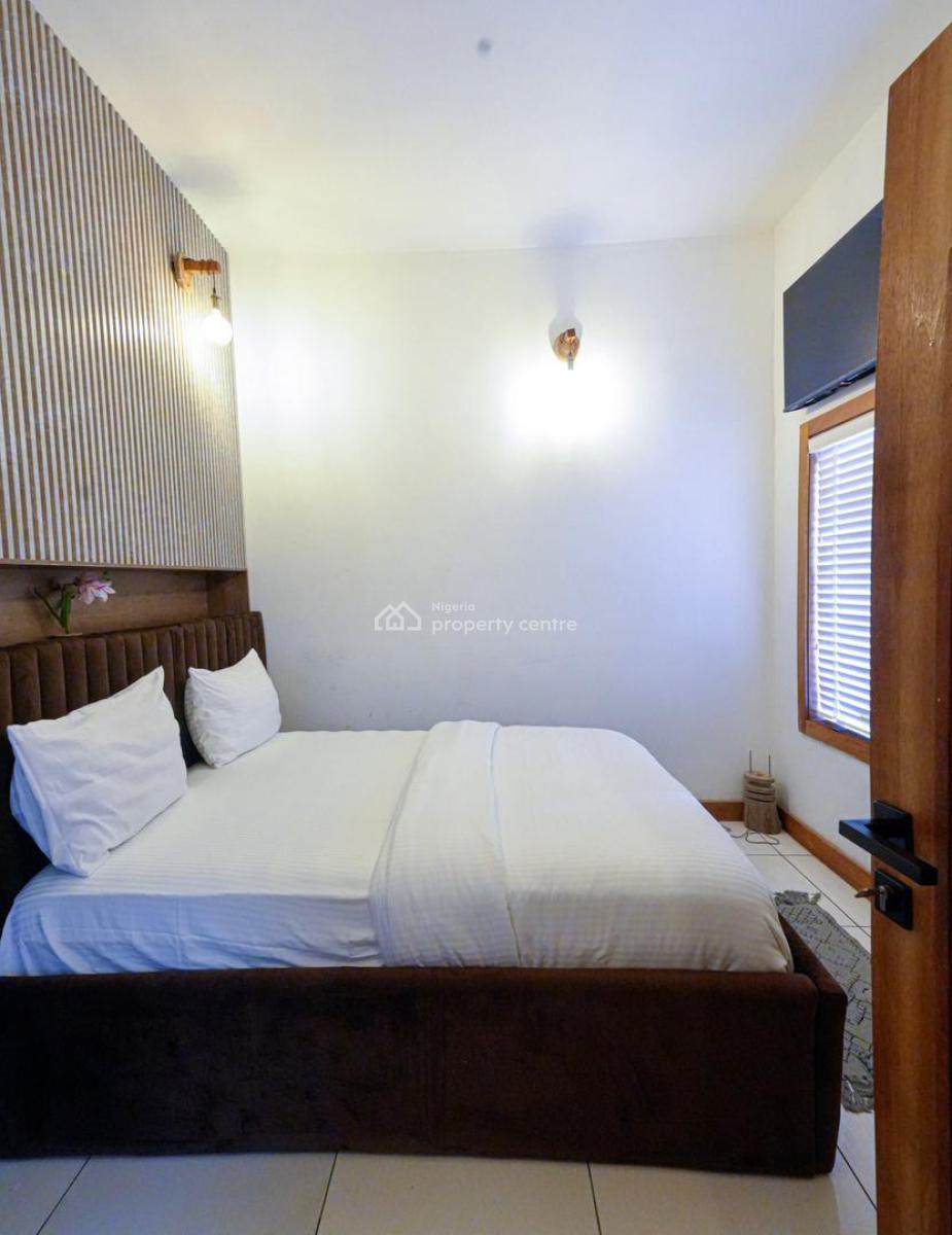 Luxury 2 Bedroom Garden Apartment with Swing, Lekki Phase 1, Lekki, Lagos, Flat / Apartment Short Let