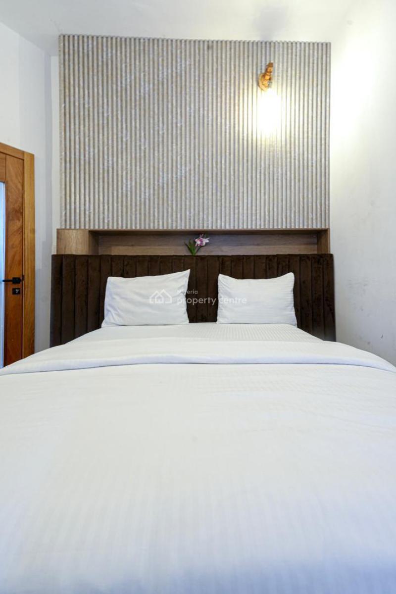 Luxury 2 Bedroom Garden Apartment with Swing, Lekki Phase 1, Lekki, Lagos, Flat / Apartment Short Let