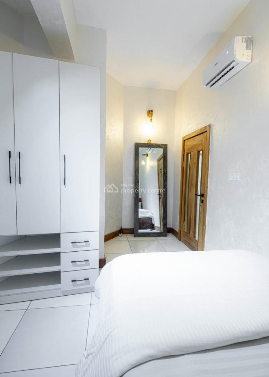 Luxury 2 Bedroom Garden Apartment with Swing, Lekki Phase 1, Lekki, Lagos, Flat / Apartment Short Let