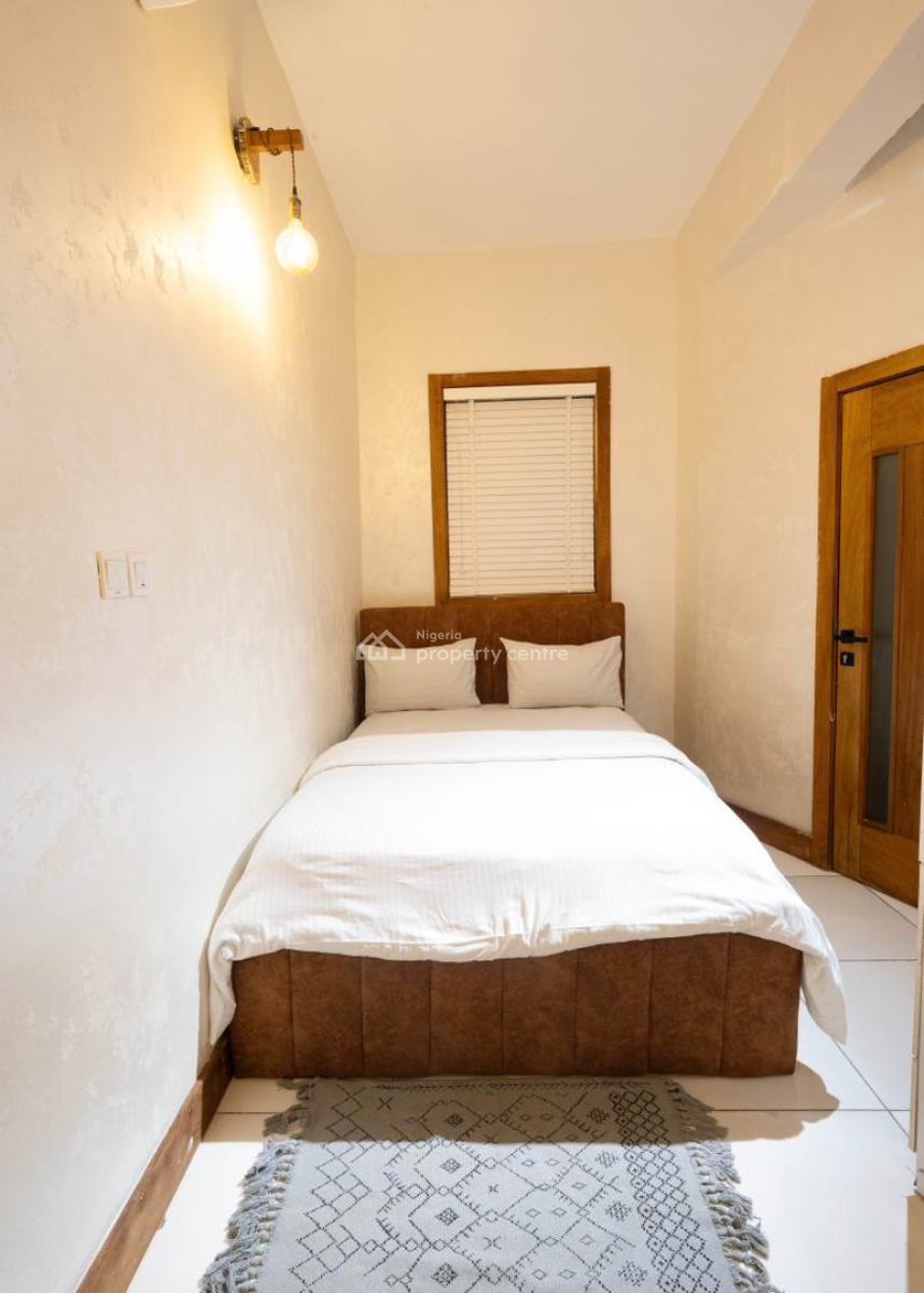 Luxury 2 Bedroom Garden Apartment with Swing, Lekki Phase 1, Lekki, Lagos, Flat / Apartment Short Let