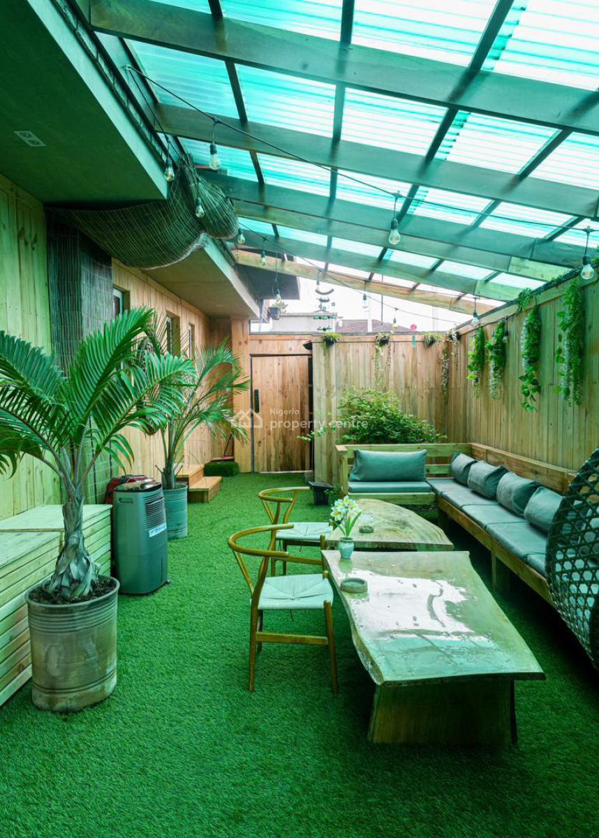 Luxury 2 Bedroom Garden Apartment with Swing, Lekki Phase 1, Lekki, Lagos, Flat / Apartment Short Let