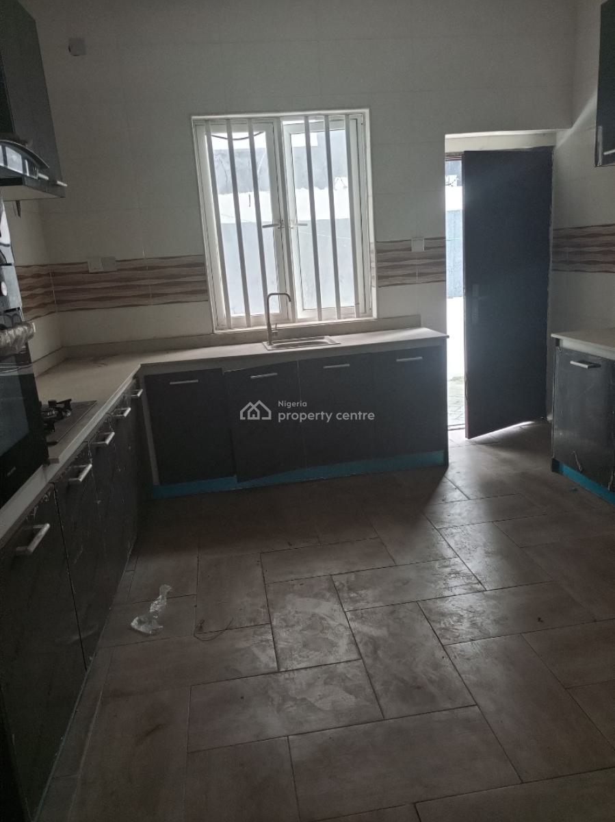 Well Maintained 3 Bedroom Apartment with Bq, Idado, Lekki, Lagos, Flat / Apartment for Sale