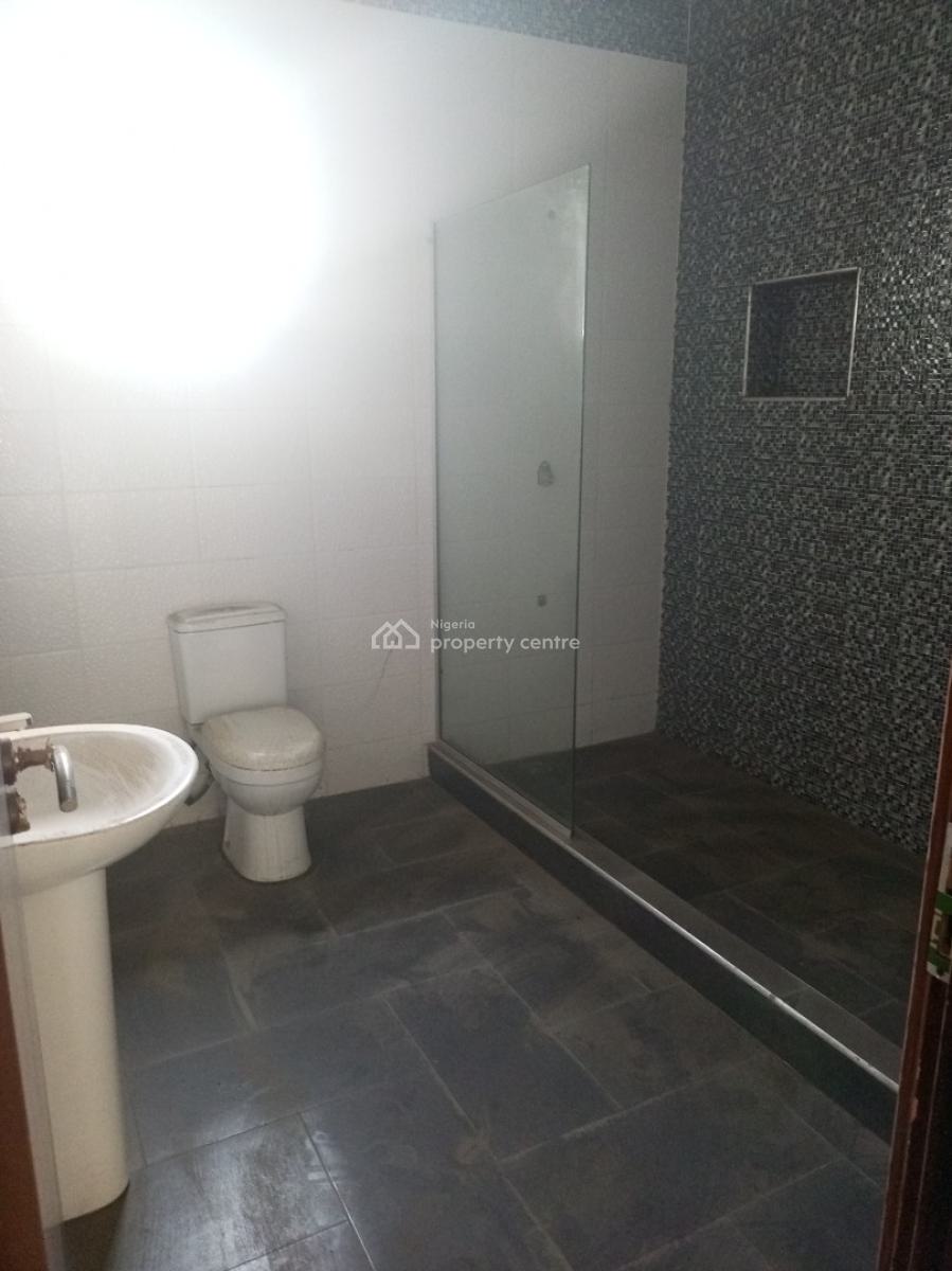 Well Maintained 3 Bedroom Apartment with Bq, Idado, Lekki, Lagos, Flat / Apartment for Sale