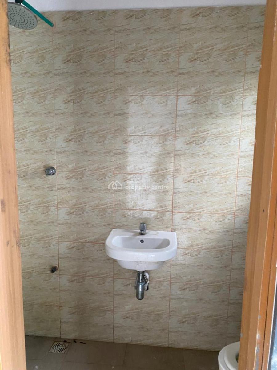 Spacious Boys Quarter, Lake View Estate, Orchid, Lekki Phase 2, Lekki, Lagos, Terraced Duplex for Rent