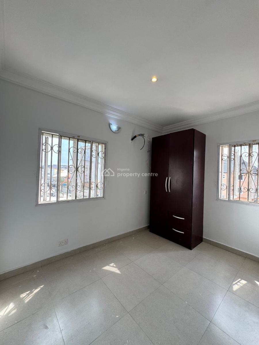 Spacious Upstairs with 3 Toilets, Sangotedo, Ajah, Lagos, Flat / Apartment for Rent