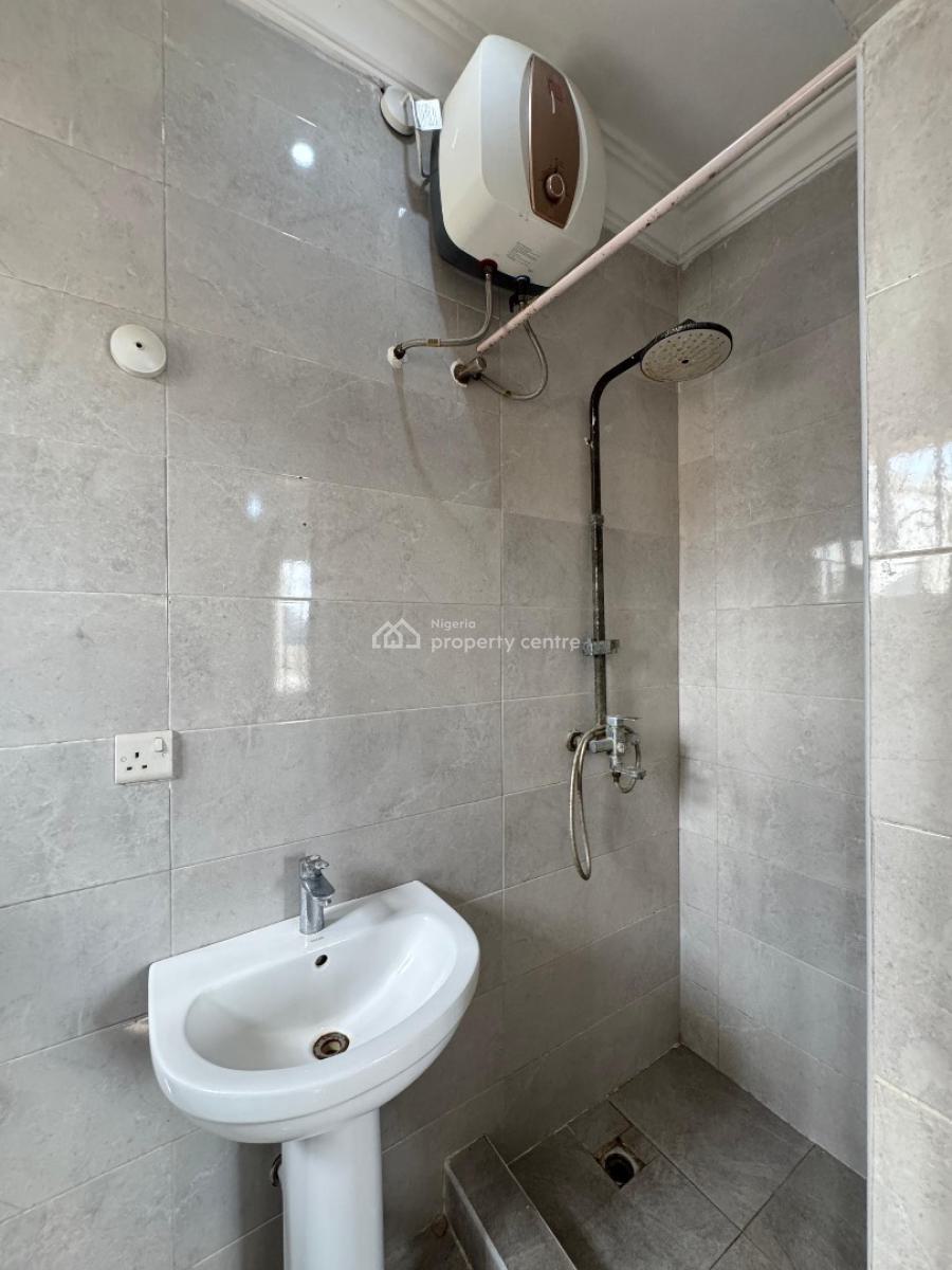 Spacious Upstairs with 3 Toilets, Sangotedo, Ajah, Lagos, Flat / Apartment for Rent
