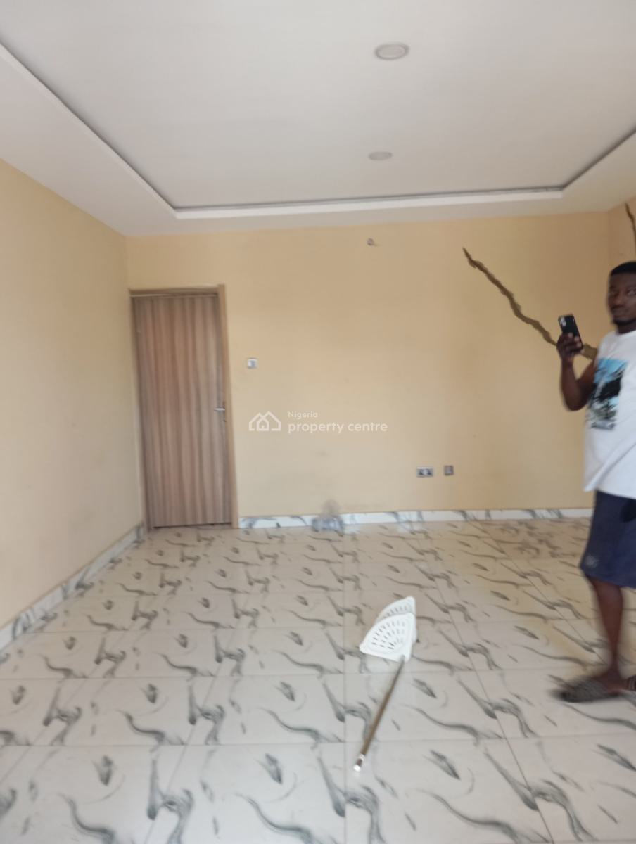 Decent 2 Bedroom Flat, Afolabi Street Off Adisa Balogun Between Ogudu-alapere Link, Alapere, Ketu, Lagos, Flat / Apartment for Rent