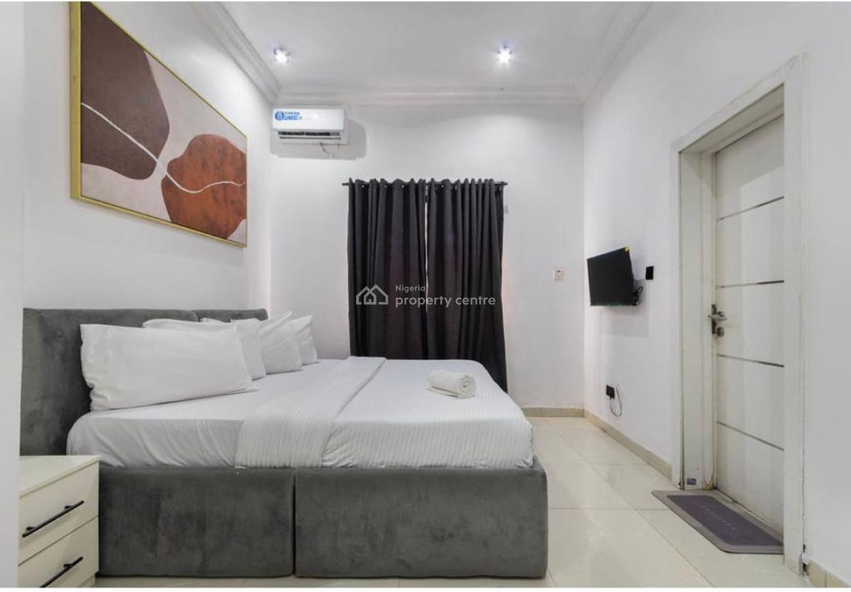 Two (2) Bedroom Ocean & City View Apartment, Lekki Phase 1, Lekki, Lagos, Flat / Apartment Short Let