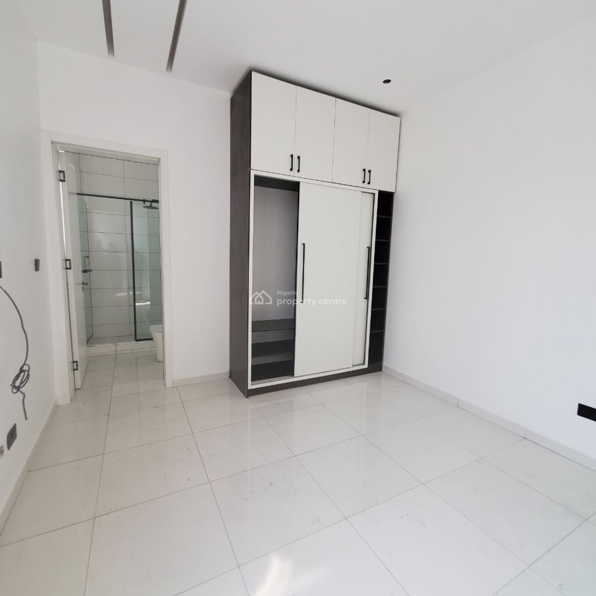 Excellent 2 Bedroom Apartment with a Pool, Gym, Elevator, Lekki Phase 1, Lekki, Lagos, Flat / Apartment for Sale