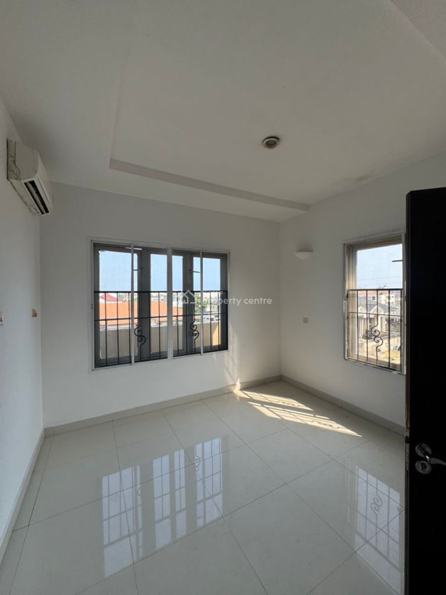 Spacious 3-bedroom Penthouse Apartment with 2-rooms Bq, Lekki Phase 1, Lekki, Lagos, Flat / Apartment for Rent