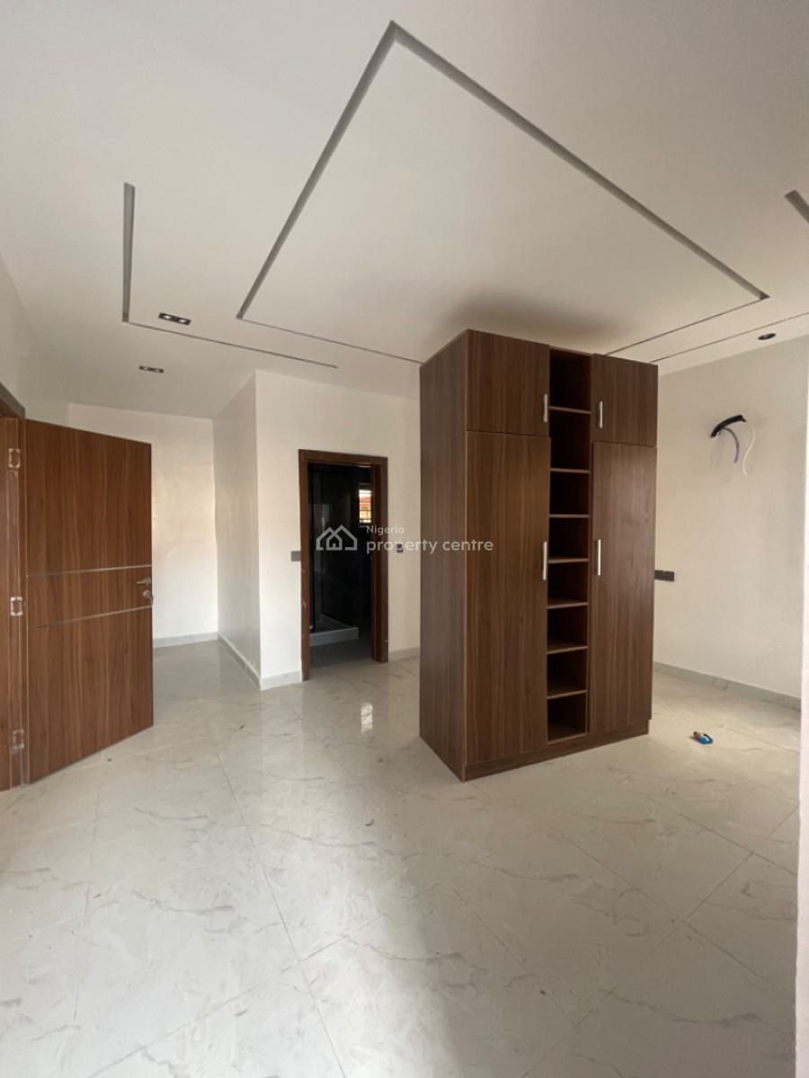 4 Bedroom  Semi Detached House, Gra Phase 1, Magodo, Lagos, Semi-detached Duplex for Sale