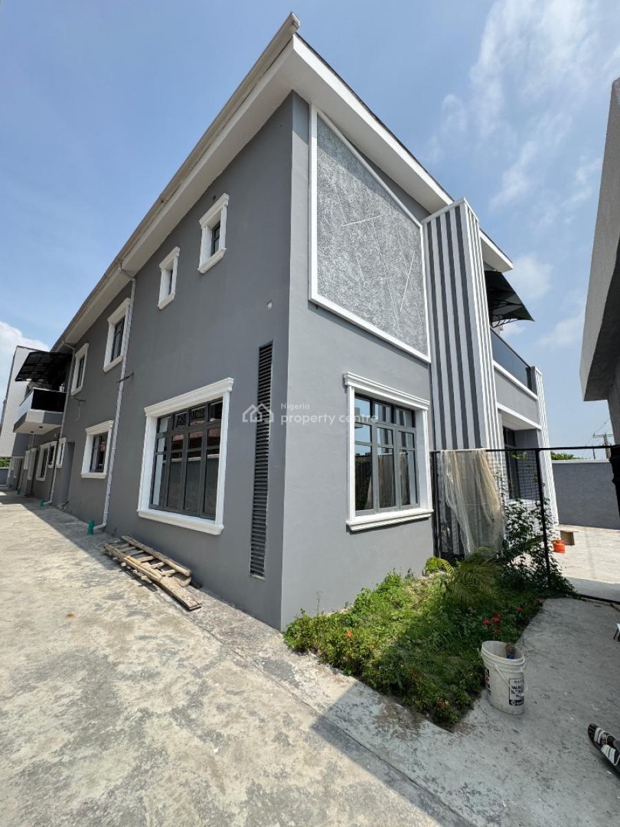 Sweet 3 Bedroom Apartment Upstairs, Shoprite Sangotedo, Ajah, Lagos, Flat / Apartment for Rent