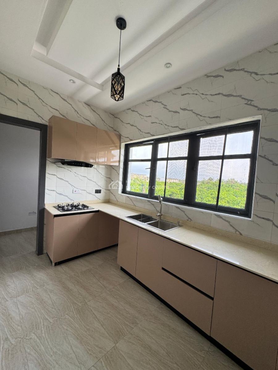 Sweet 3 Bedroom Apartment Upstairs, Shoprite Sangotedo, Ajah, Lagos, Flat / Apartment for Rent