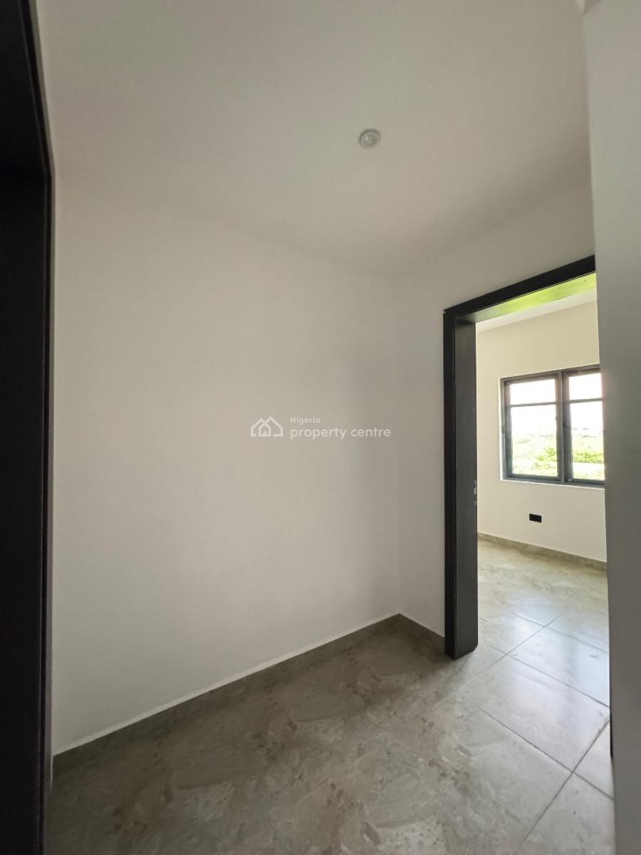 Sweet 3 Bedroom Apartment Upstairs, Shoprite Sangotedo, Ajah, Lagos, Flat / Apartment for Rent