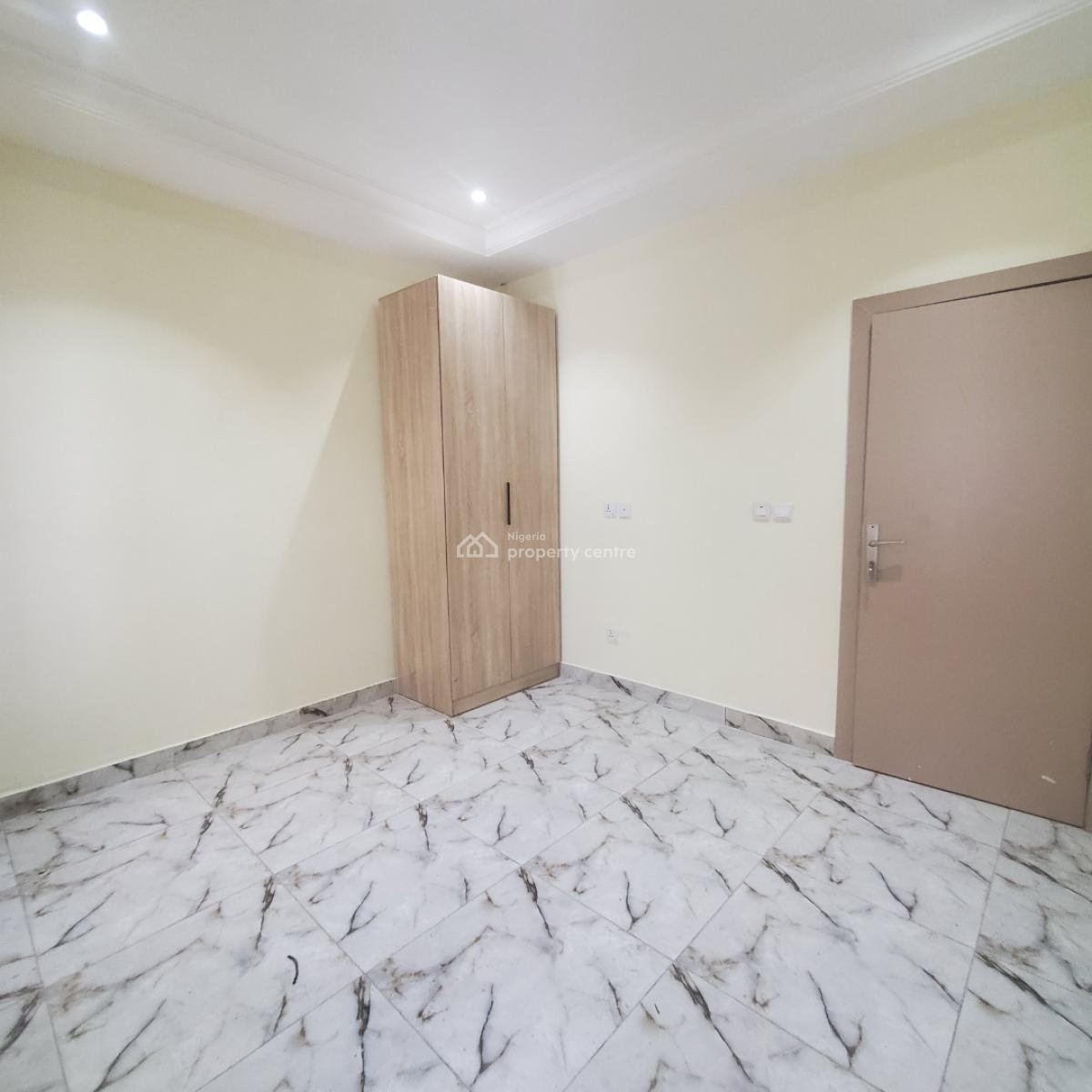 Excellent 3 Bedroom Apartment Within a Serene Environment, Lekki Phase 1, Lekki, Lagos, Flat / Apartment for Rent