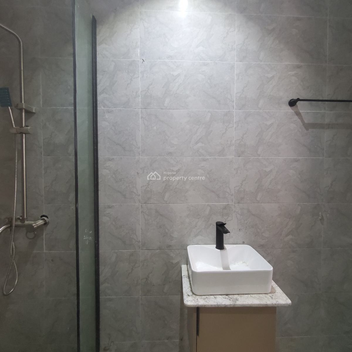 Excellent 3 Bedroom Apartment Within a Serene Environment, Lekki Phase 1, Lekki, Lagos, Flat / Apartment for Rent