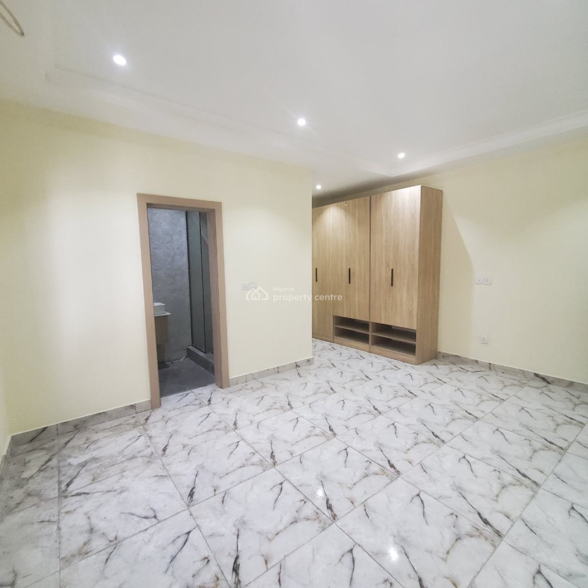 Excellent 3 Bedroom Apartment Within a Serene Environment, Lekki Phase 1, Lekki, Lagos, Flat / Apartment for Rent