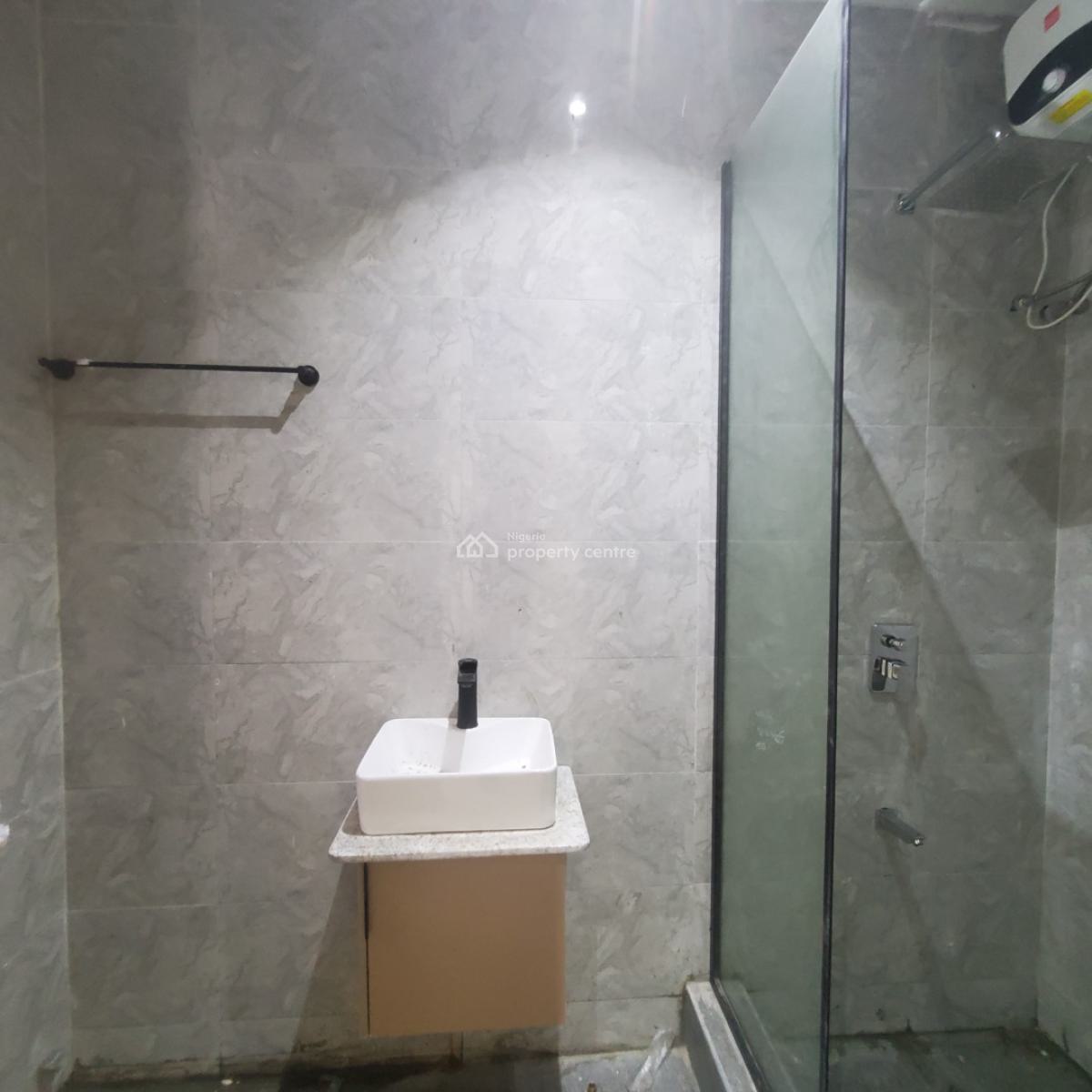 Excellent 3 Bedroom Apartment Within a Serene Environment, Lekki Phase 1, Lekki, Lagos, Flat / Apartment for Rent